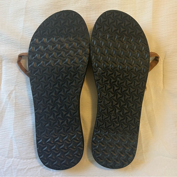 NWOT Teva Multicolor Strappy Sandals - Picture 3 of 4